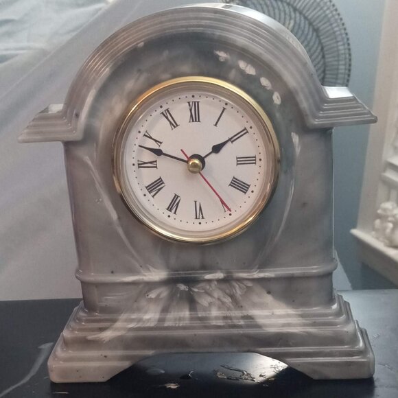 Handmade Resin Marble Clock - Picture 1 of 1